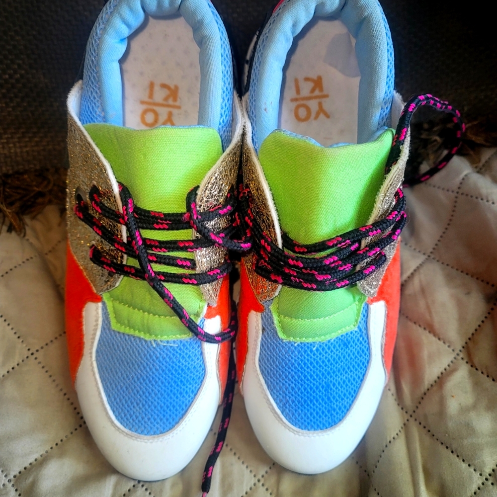 Women's multicolor athletic shoes sz 8